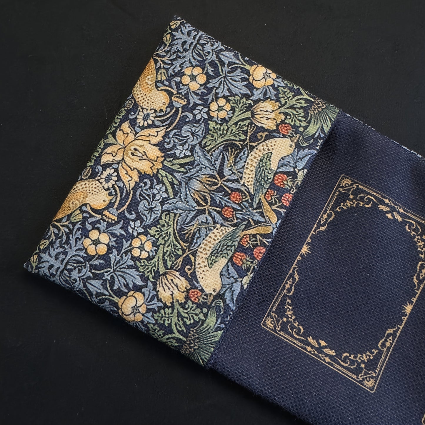 1pc Morris Pattern Tarot Storage Bag, Floral & Animal Elements Gift Pouch, Mystical Deluxe Storage Bag, Divination Tool Ornament, for Witchcraft Astrology Supplies, Suitable for Festive Gatherings, Gifts, Essential Holiday Pr