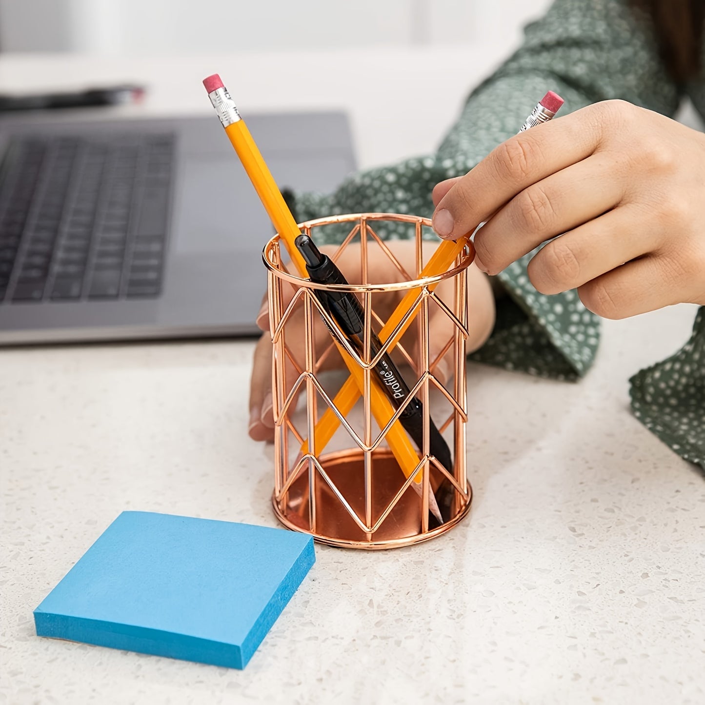 Upgrade Your Desk with This Stylish Golden Metal Pen Holder - Perfect for Home & Office Organization!